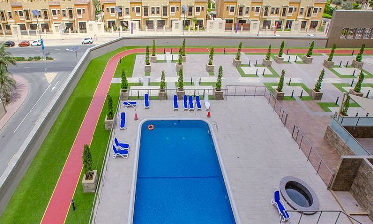 Elite 10 Pool View