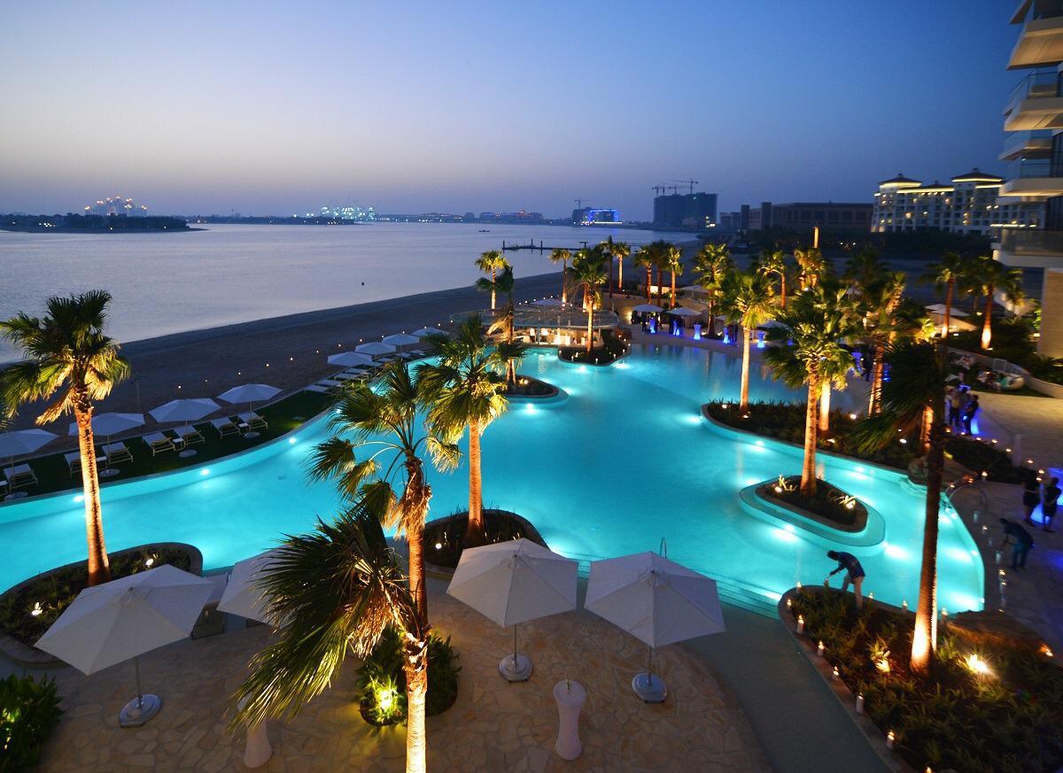Serenia Residences - Pool Area - Night View