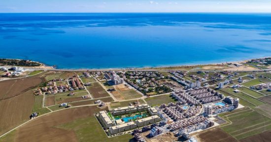 Courtyard Apartments in Long Beach, Iskele