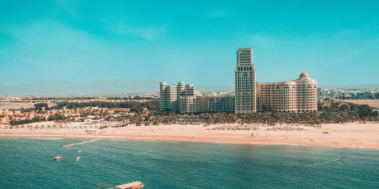 والدورف أستوريا ريزيدنس: شقق فاخرة مع إطلالات على البحر